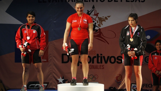 María Fernanda Valdés batió récord nacional de levantamiento de pesas