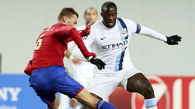 Manchester City anunció reclamo oficial por cánticos racistas contra Yaya Touré