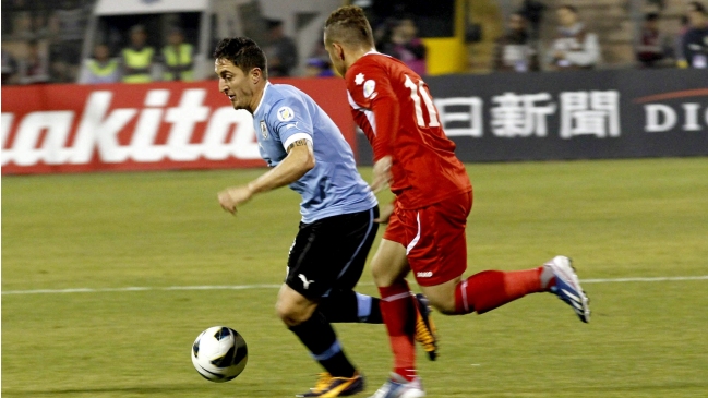 Uruguay quedó virtualmente clasificado al Mundial 2014 tras golear a Jordania