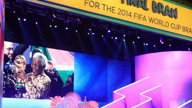 La ceremonia del sorteo del Mundial 2014 arrancó con homenaje a Mandela