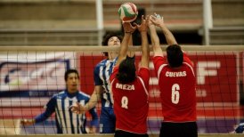 Thomas Morus y Linares lucharán por el título de la liga nacional de voleibol