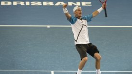 Lleyton Hewitt sorprendió a Roger Federer y se quedó con el título en Brisbane
