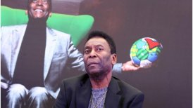 Pelé consideró "banal" el lanzamiento de plátano sobre Dani Álves