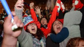 Miles de chilenos celebraron en las calles tras triunfo de la selección