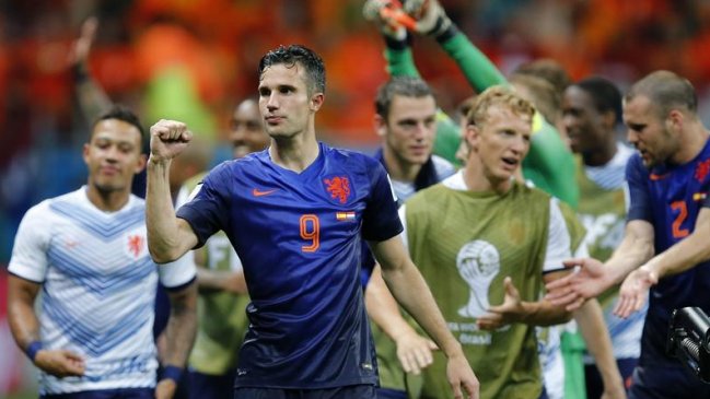 Holanda quiere asegurar su paso a la siguiente ronda a costa de Australia
