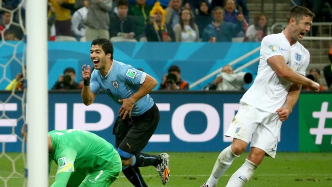 Uruguay doblegó a Inglaterra de la mano de Luis Suárez y sigue con vida en Brasil 2014