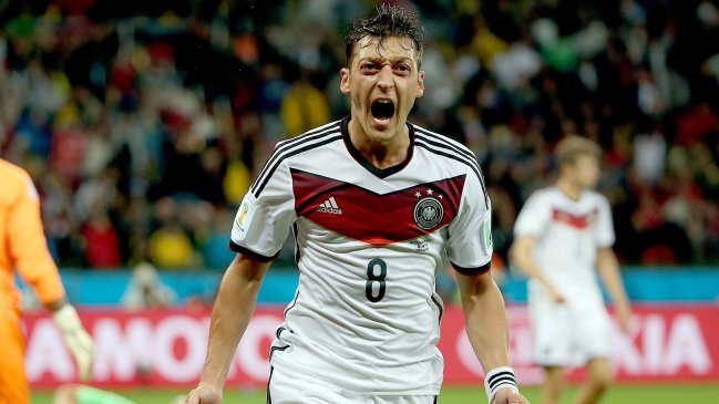 Alemania sufrió ante Argelia para avanzar a cuartos de final