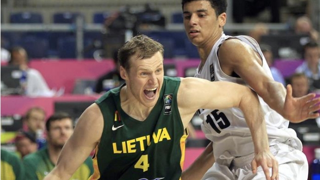 Lituania avanzó a cuartos de final sufriendo ante Nueva Zelanda
