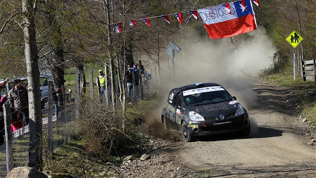 Ingo Hofmann ganó y es puntero de la categoría R3 del Rally Mobil