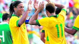 Ronaldinho Gaúcho se sumó a Neymar y manifiestó su apoyo Aécio Neves
