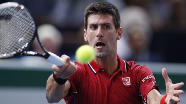 Novak Djokovic superó a Gael Monfils y se metió a cuartos de final en Paris-Bercy