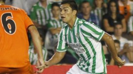Lorenzo Reyes fue titular en derrota de Real Betis ante Osasuna por la segunda división española