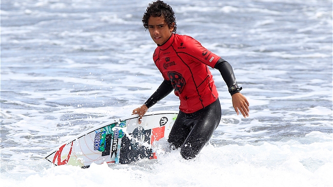 Rapa Nui Roberto Araki se instaló en semifinales del Latinoamericano de Surf