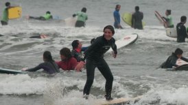 Niños de escasos recursos participarán de clínica de surf