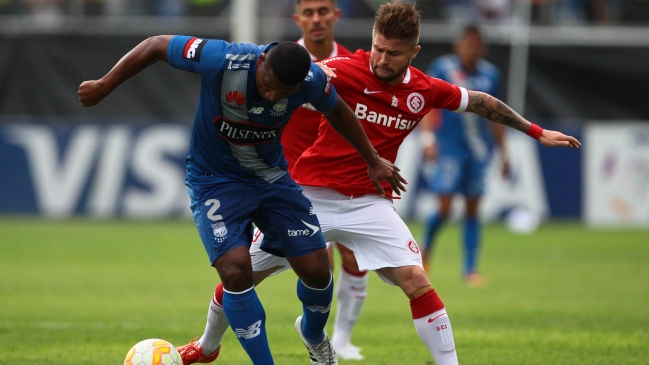 Internacional de Aránguiz rescató un empate ante Emelec y complicó más a U. de Chile