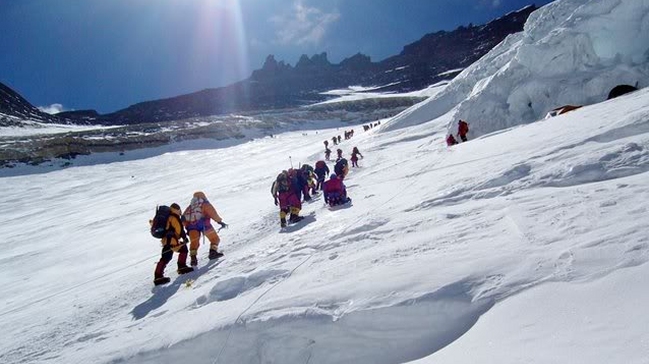 Expedición chilena buscará alcanzar las cumbres del Everest y Lhotse en tres días