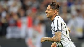 Corinthians aplastó a Danubio en la Copa de la mano de un inspirado Paolo Guerrero