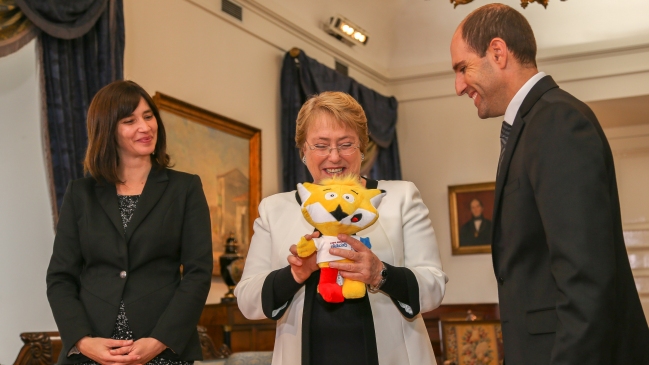 Sergio Jadue visitó a la Presidenta Michelle Bachelet para invitarla a la Copa América