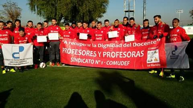Jorge Sampaoli y seleccionados recibieron a profesores en "Juan Pinto Durán"