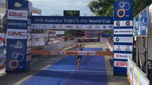 Valentina Carvallo logró la victoria en triatlón de Huatulco