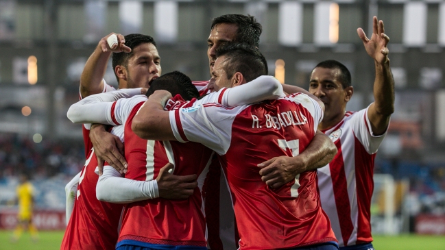 Paraguay logró ajustado triunfo ante Jamaica y puso un pie en cuartos de Chile 2015