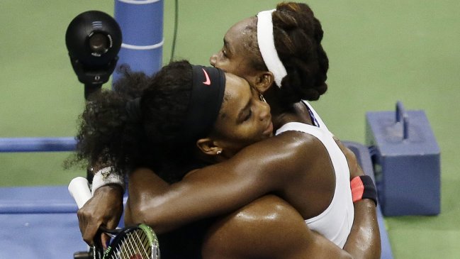Serena Williams derrotó a su hermana Venus y avanzó a semifinales del US Open