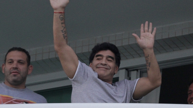 Diego Maradona sorprendió al anunciar que trabajará para la corona inglesa
