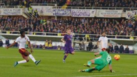 Fiorentina y Matías Fernández cayeron ante AS Roma y le cedieron el liderato de la liga