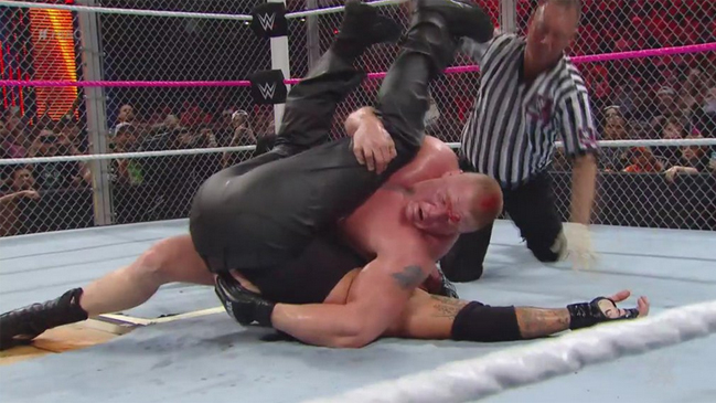 Brock Lesnar venció a The Undertaker en la jaula infernal de Hell in a Cell