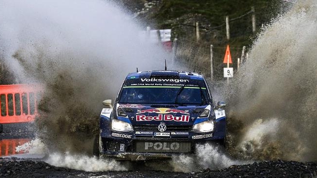 Sebastien Ogier se mantuvo como líder en el Rally de Gales