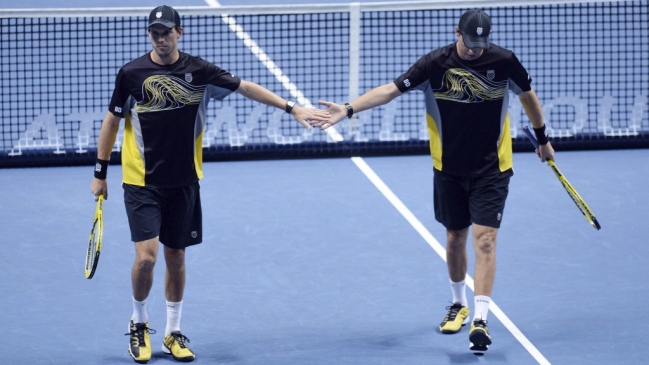 Los hermanos Bryan clasificaron a semifinales del Masters de dobles