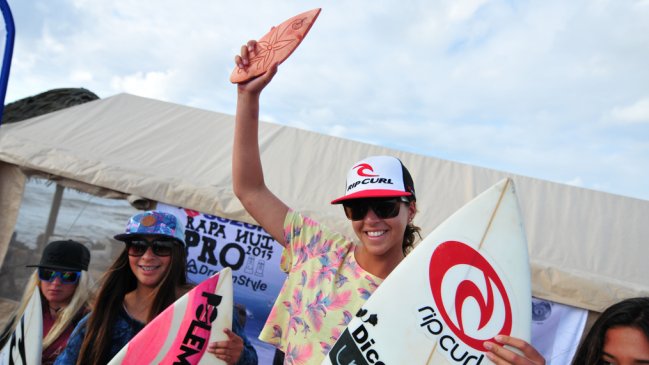 Ariqueña Lorena Fica logró el bicampeonato en el Circuito Nacional de Surf en Rapa Nui