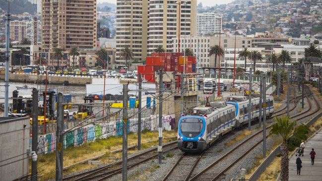 Metro Valparaíso anunció acciones legales contra barristas por daños