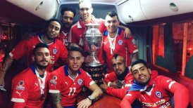 Medel y Valdivia despidieron el 2015 recordando la obtención de la Copa América