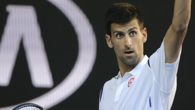 Djokovic superó su imprecisión para instalarse en cuartos del Abierto de Australia