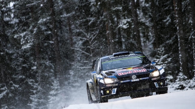 Ogier resistió el acoso de Paddon y continúa al frente del Rally de Suecia