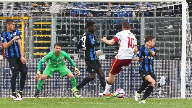 Francesco Totti rescató en el final a AS Roma ante Atalanta
