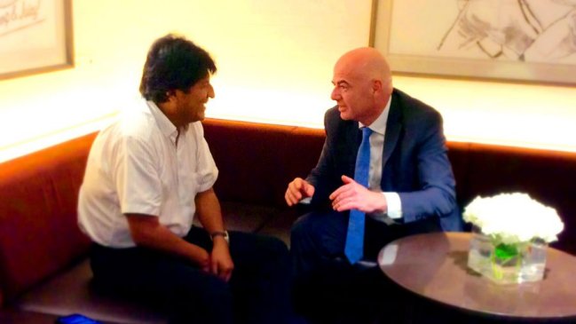 Evo Morales oficializó su petición a la FIFA para organizar un mundial en Bolivia