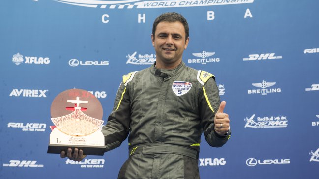Piloto chileno logró el primer puesto en la tercera fecha del Air Race World Championship