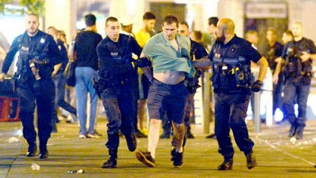 Policía francesa dispersó con gases lacrimógenos a hinchas ingleses en Marsella