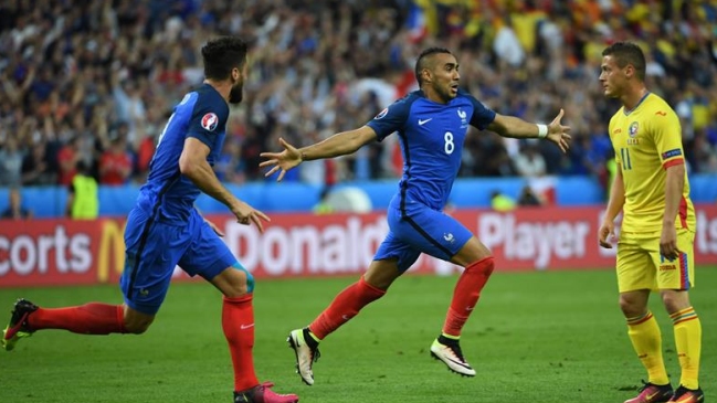 Francia batió a una aguerrida Rumania en su estreno en la Eurocopa