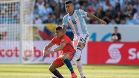 Argentinos Marcos Rojo y Nicolás Gaitán se recuperan de cara a la final con Chile