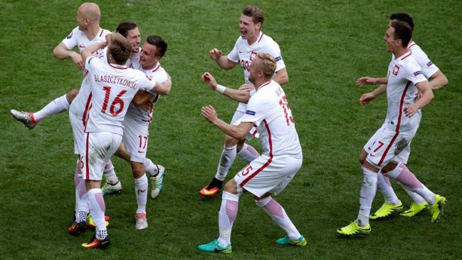 Polonia venció por penales a Suiza y se instaló en cuartos de final de la Eurocopa