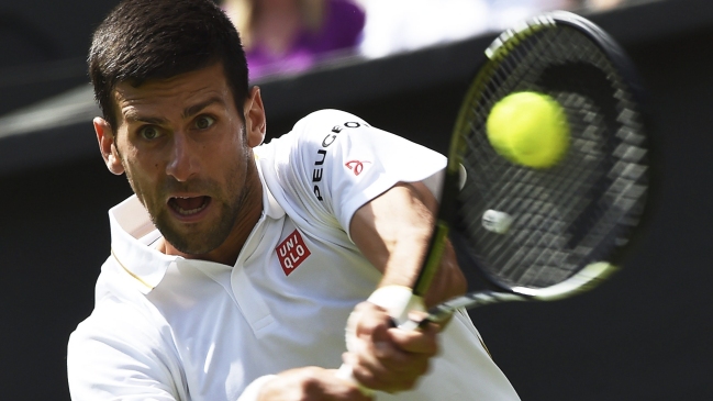 Novak Djokovic ganó sin problemas en su debut en Wimbledon