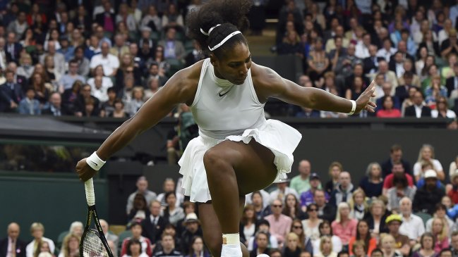 Serena Williams trabajó a fondo para avanzar a la tercera ronda en Wimbledon