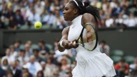 Serena Williams avanzó con solidez a cuartos en Wimbledon