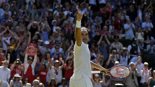 Federer se sobrepuso al saque de Cilic y avanzó a semifinales en Wimbledon