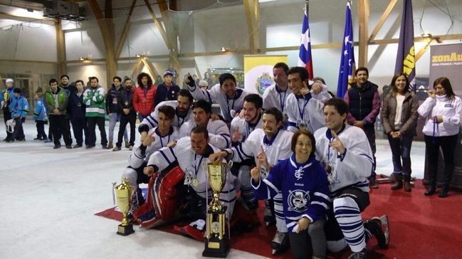 Yetis se adjudicó torneo de hockey sobre hielo de Punta Arenas