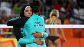 Jugadora egipcia de voleibol playa se indignó por críticas: No renunciaré a mi velo