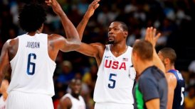 Estados Unidos ganó a Francia y terminó invicto la primera fase del baloncesto